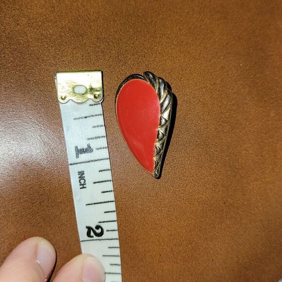 Vintage Tear Drop Red Enamel & Golden Trim Earrings. - Picture 8 of 8